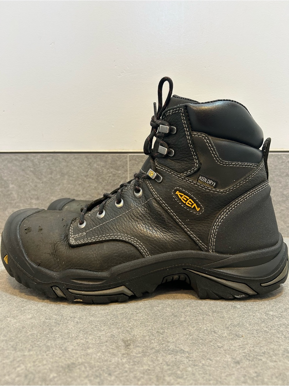 KEEN Men’s Black Waterproof steel toed Work Boot size 11.5